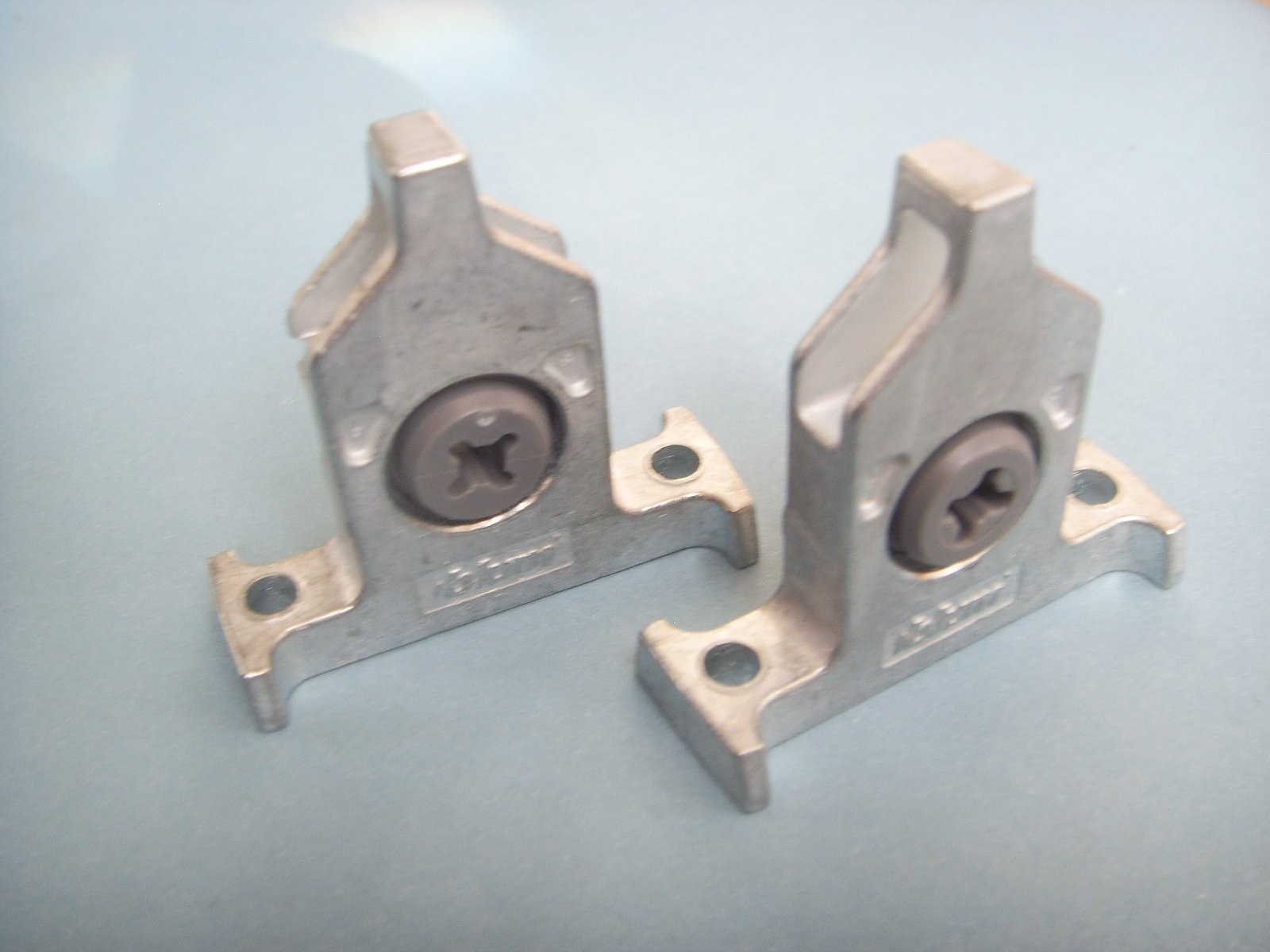 Blum ZSF.3502 Drawer Front Fixing Brackets For Tandembox Drawers (One Silver