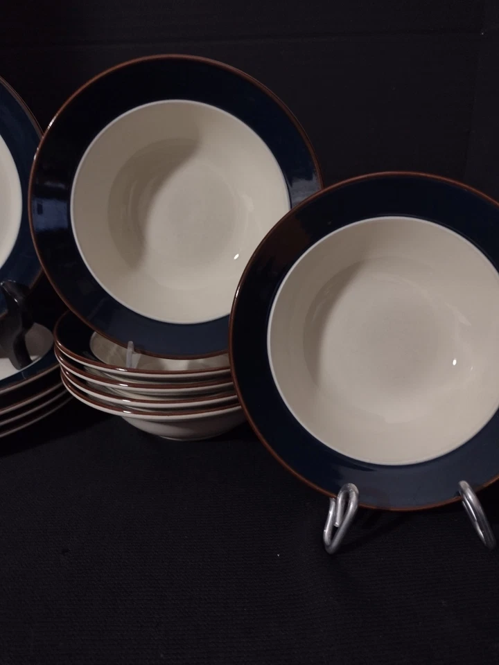 Juego CASI COMO NUEVO/11 BANDAS DE ÉXITO CELEBRACIÓN (5) 7.5" Platos de Ensalada (6) Cuencos de 6.5" Foto 3 de 4