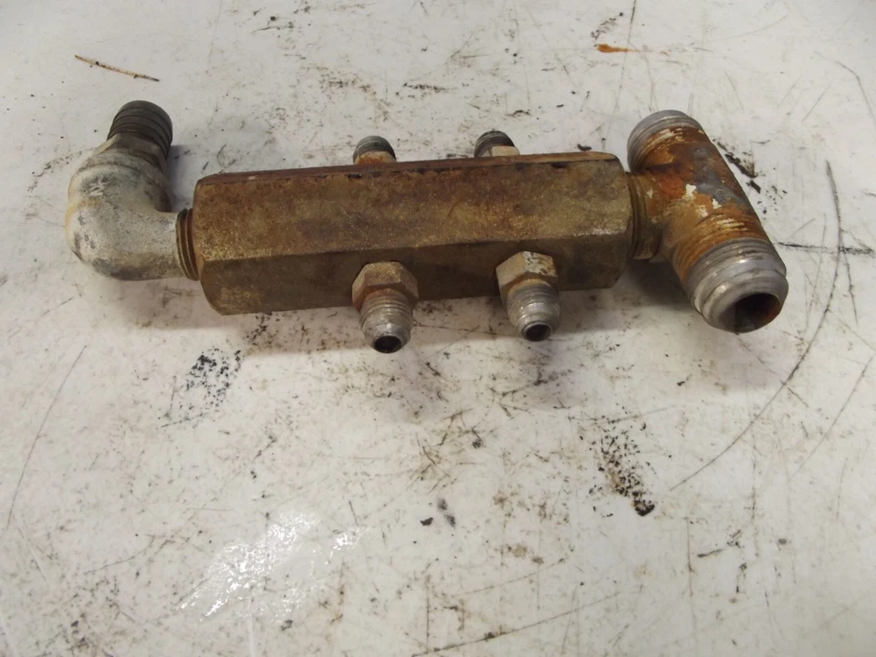 Bobcat 610 Misc Valves - Image 2 of 2