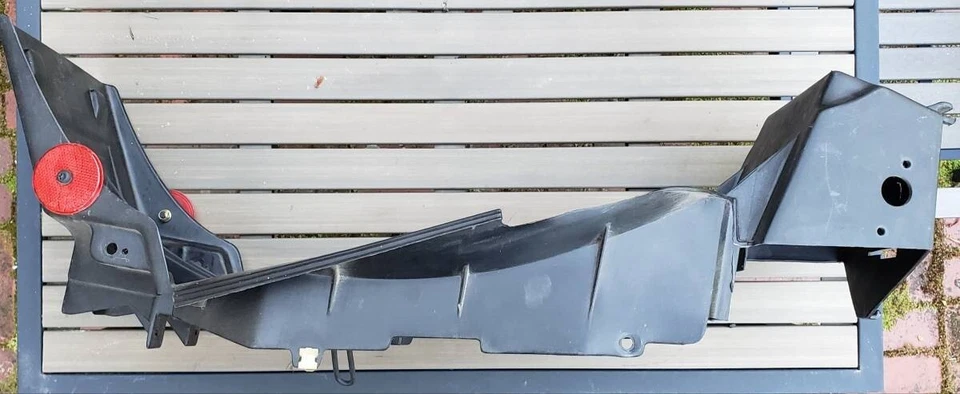 Guardabarros triple Triumph Speed 2001 OEM/caja de batería T 2301347 Foto 2 de 4