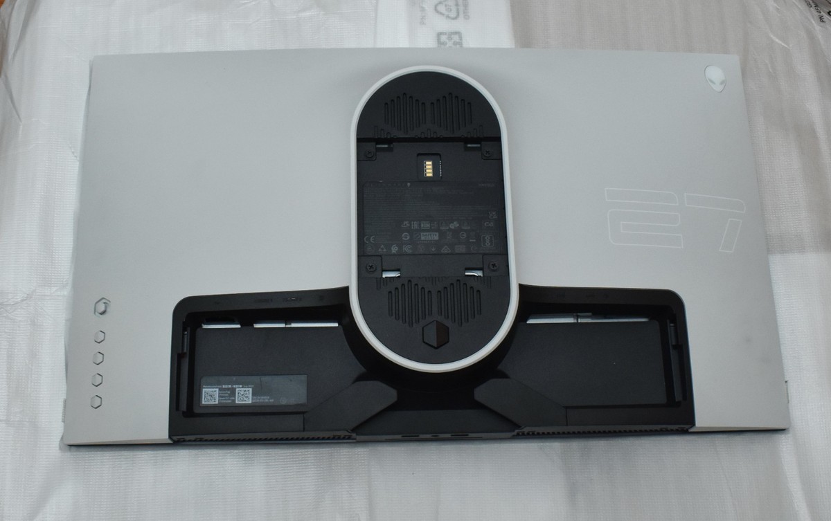 Alienware AW2721D 27