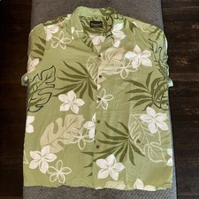 Island Aloha Wear Hawaiian Shirt XL Hibiscus Flowers Light Green