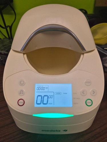 Medela Digital Waterless Milk warmer Model 87115 with power cord