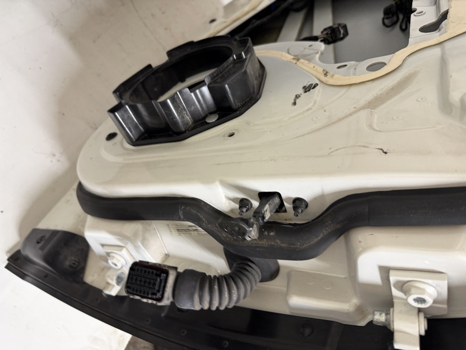2014 - 2024 MASERATI GHIBLI FRONT LEFT DRIVER SIDE DOOR SHELL OEM WHITE 