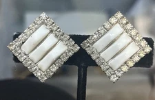 Vintage Silver Tone Clear White Millk Glass Unsigned Kramer Clip Earrimgs