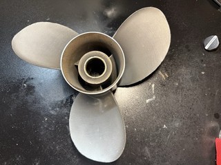 Mercury Marine Outboard Vengeance Stainless Steel Propeller 48 17314. 14 Pitch