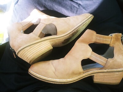 Eileen Fisher Vanda Nubuck Soft Tan Suede Cutout Booties Size 8.5 