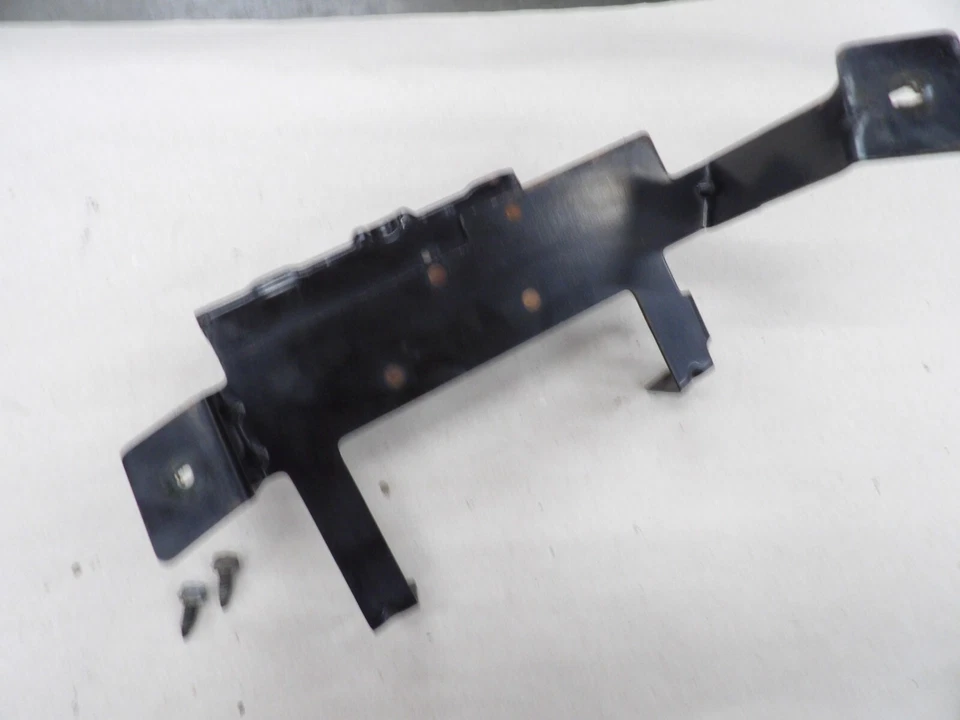 Кронштейн монтажный панель реле предохранителя внутреннего крыла для правосторонней стойки Jeep Cherokee XJ 1996-2001 - Изображение 4 из 4