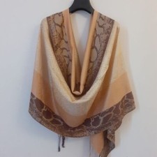 Best Seller, Elegant Beautiful Colors , And Soft Texture , Used On The Neck And 