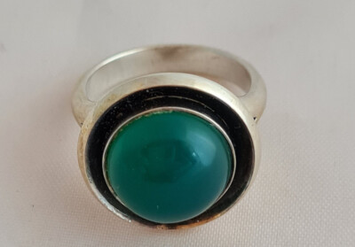 N. E. from Denmark Designer Ring Danish Design Sterling mit grünem Cabochon