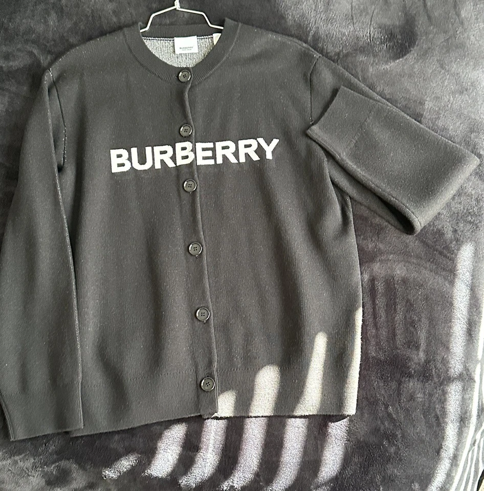 Cárdigan Burberry Negro Logo Jacquard Gran Tamaño Lana Mujer Pequeño Suéter Unisex Foto 3 de 4