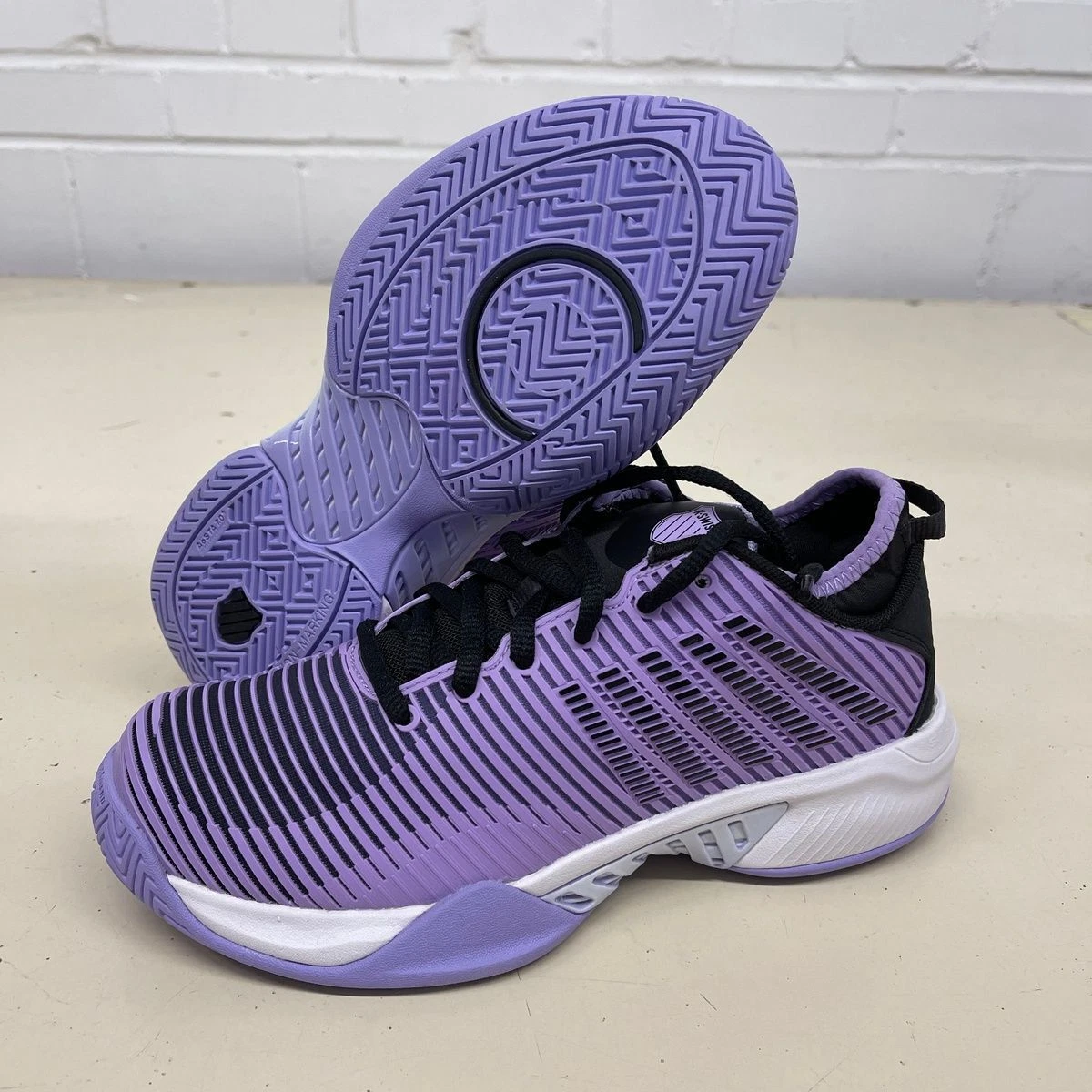 Chaussures de course K SWISS Hypercourt Supreme pour femmes taille US 7 M bleu violet