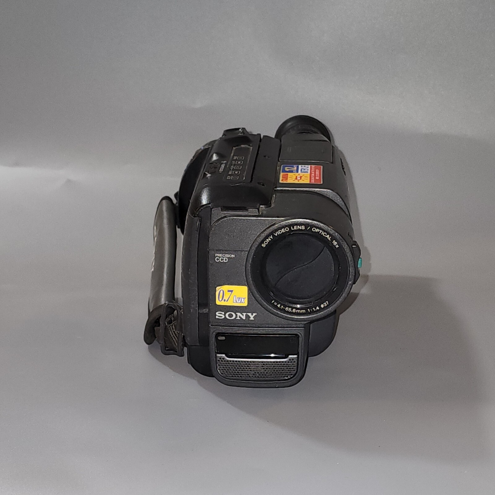 Sony Handycam Vision Video 8 Camera Camcorder (CCDTRV215) FOR PARTS OR