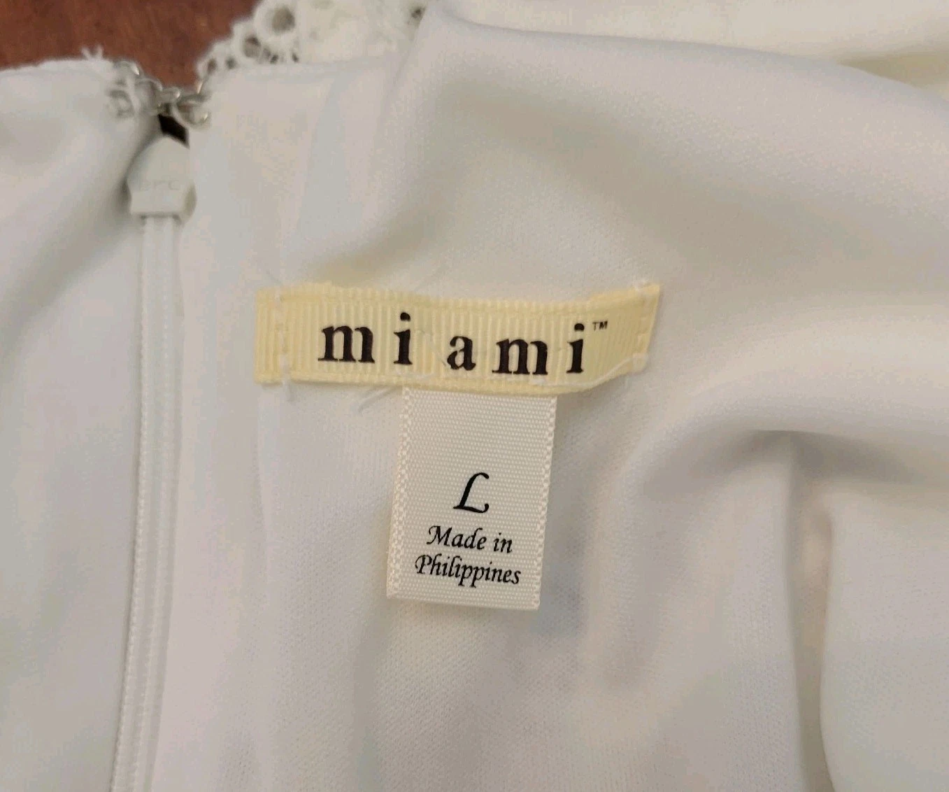 OFF WHITE Abito grande Mi ami Francesca's Off White pizzo overlay aderente e svasato