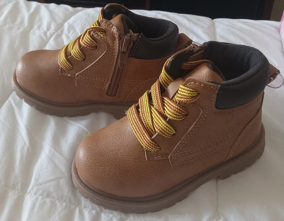 Bota de Moda Roy Unisex-Niño Carter's Talla 7 Foto 2 de 4