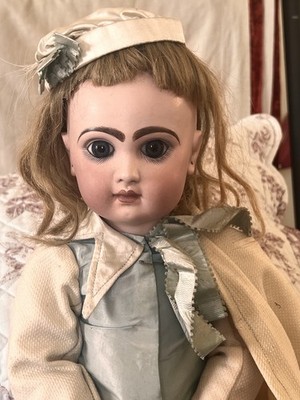 Antike französische Puppe mit geschlossenem Mund Jumeau Biskuit Größe 9 Originalkleidung