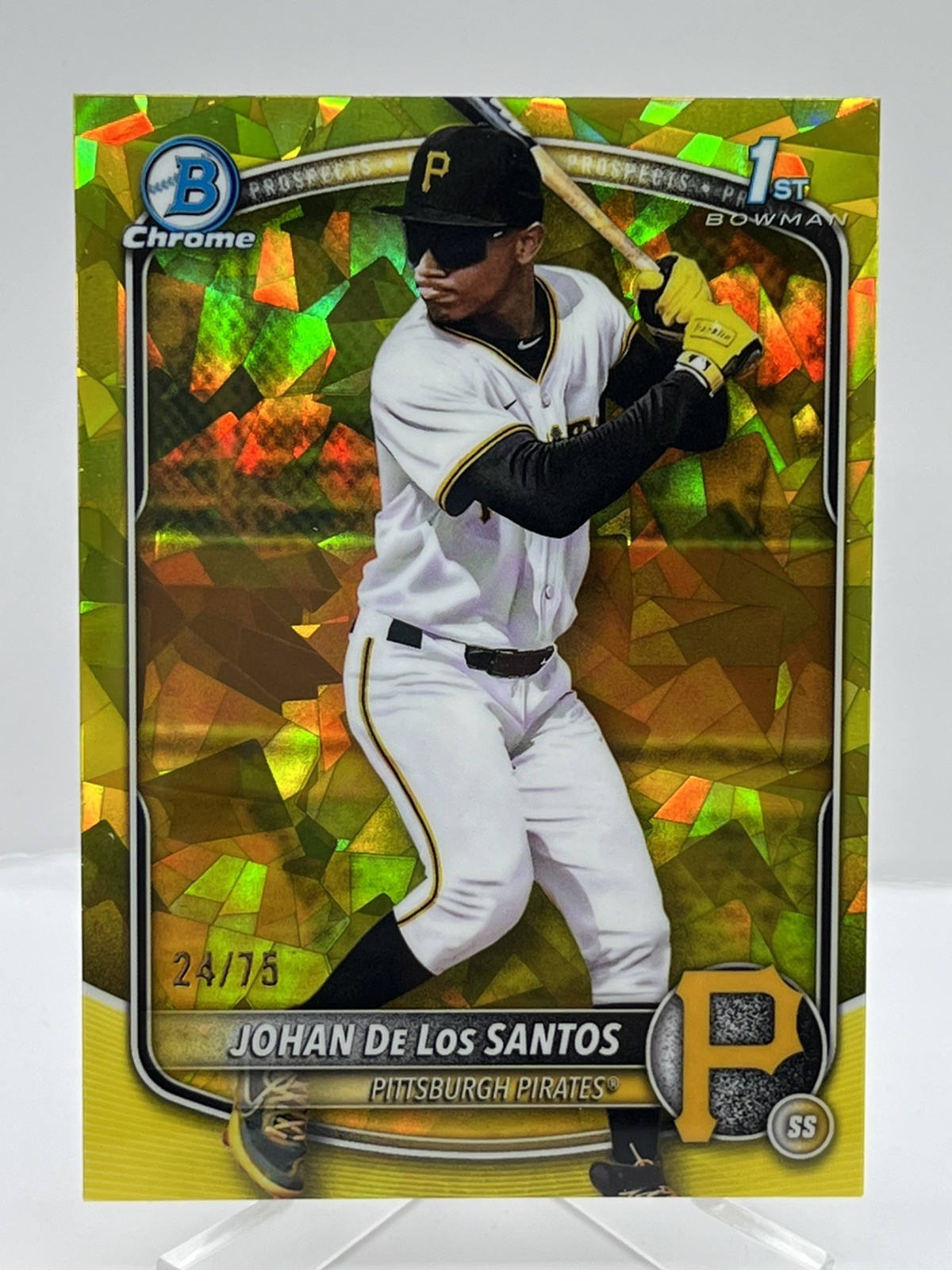 2025 BOWMAN CHROME JOHAN DE LOS SANTOS SAPPHIRE 1ST PROSPECT YELLOW REF. /75