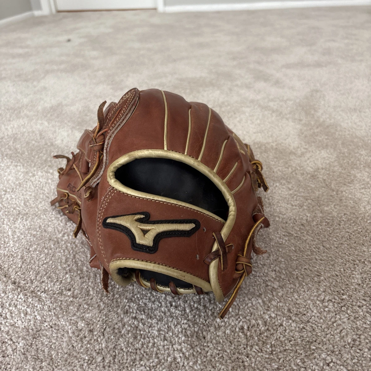 Mizuno Left 12.75 Size Baseball Softball Gloves & Mitts for sale