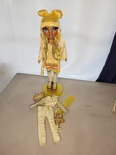 Complete Rainbow High Series 1 Sunny Madison Yellow Fashion Doll w/Stand Outfits