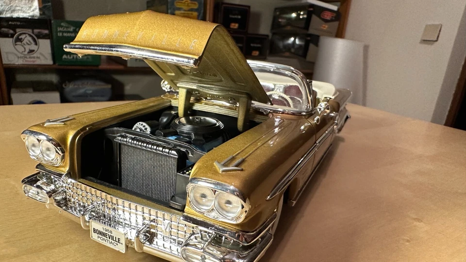 Pontiac Bonneville 1958 Road Signature 1:18 coche escala diecast - Imagen 3 de 4