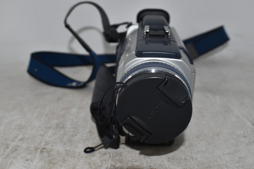 Sony Carl Zeiss DCRTRV30 HandyCam No Charger Untested (8556E) eBay