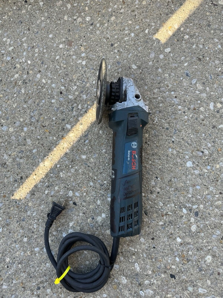 Bosch 4-1/2 inch Angle Grinder GWS8-45 With Abrasive Wheel [RUNS STRONG]