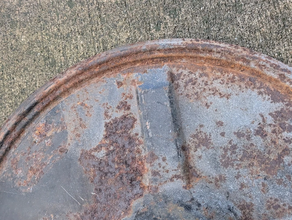  1963 CADILLAC DEVILLE CONVERSÍVEL PNEU SOBRESSALENTE RODA ARO TAMPA TAMPA ESTAMPADA 63 - Imagem 3 de 4