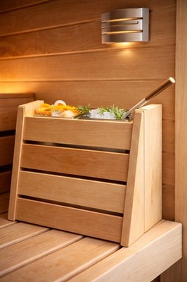 Handgefertigtes Sauna-Eis- & Getränke-Modul aus Erle