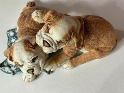 Country Artists spielende Hunde Bulldoggen OVP 7 cm