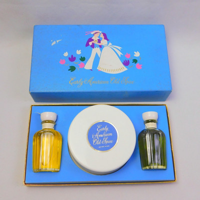 Vtg EARLY AMERICAN Old Spice Ladies Gift Set Powder Bubble Bath Toilet Water NOS