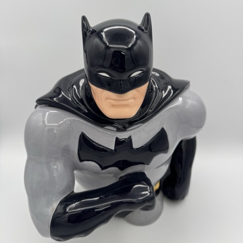 DC Comics Collectors Edition Batman Keksdose handbemalt Tonkunst 1997 *LESEN* - Bild 2 von 23