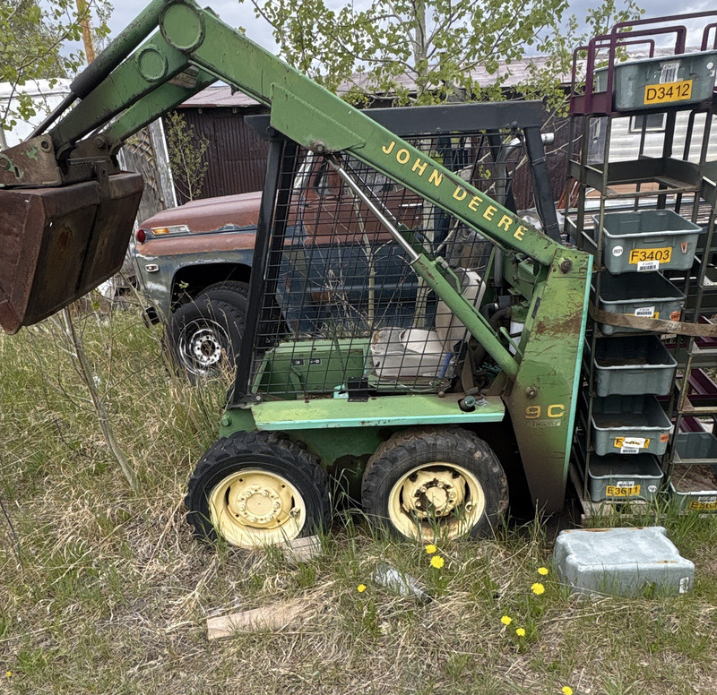 John Deere Model 90 Loader Tractor Skid Steer with Front Bucket