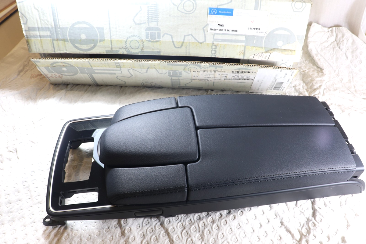 New Genuine Mercedes C207 W207 Centre Console Armrest Black