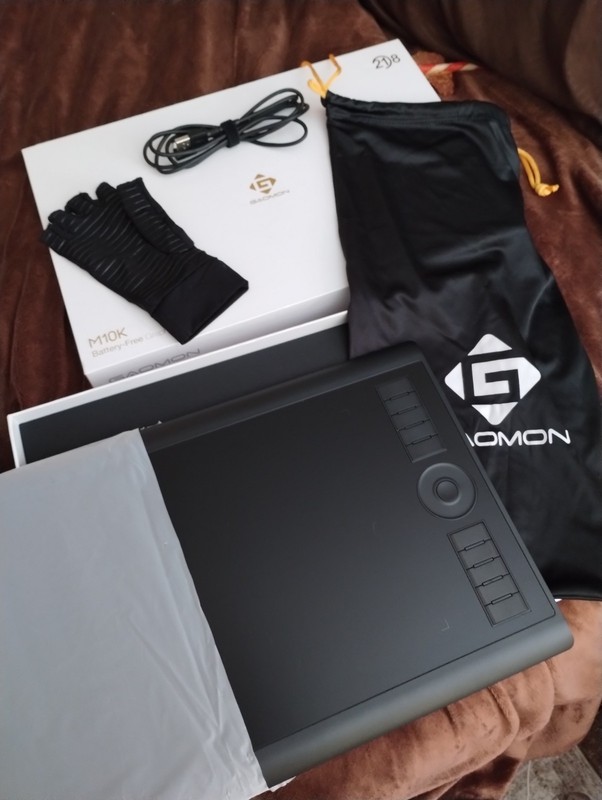 GAOMON M10K Battery-Free Graphics Tablet USB w/ Pen, Glove, Bag
