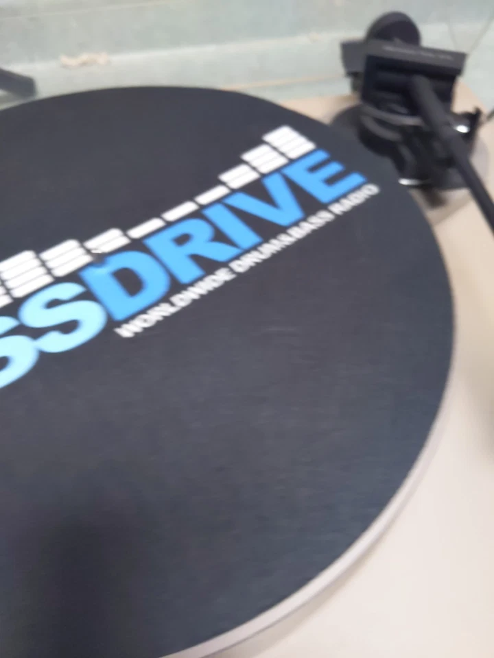 Tocadiscos Harman Kardon T60C suspensión flotante elevación automática años 80 de colección Foto 4 de 4