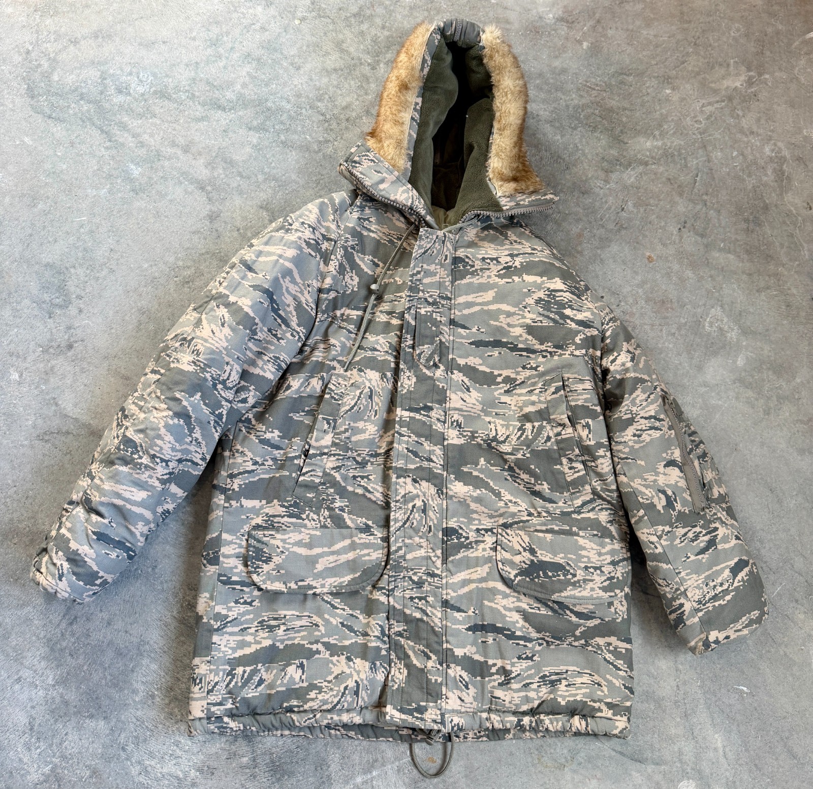 GENNUINE USAF ABU DAKOTA OUTERWEAR  4308 N3B PARKA - SIZE LARGE