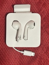 Apple EarPods with Lightning Connector In Ear Canal Headset - White NOS