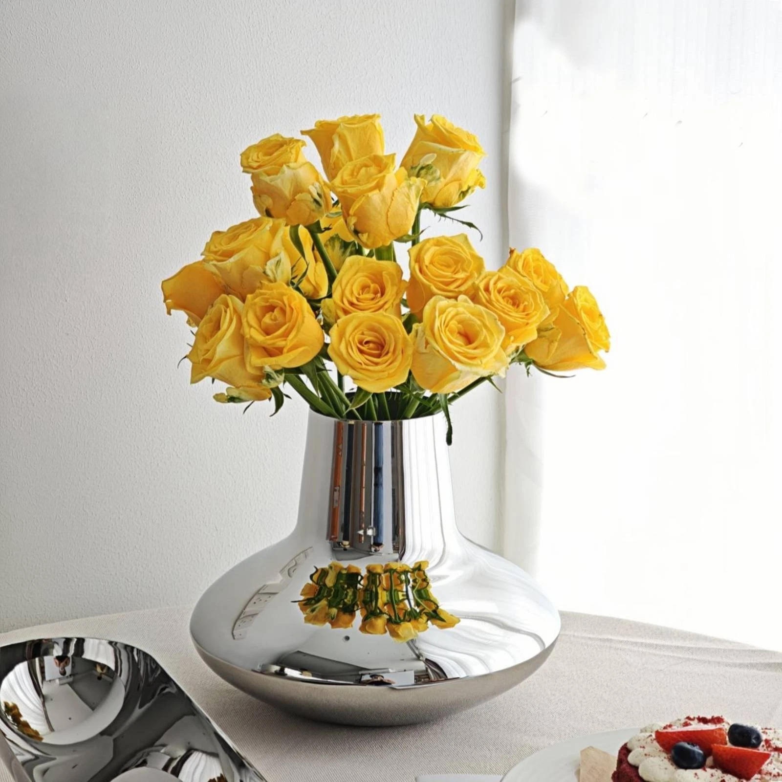 Stainless Steel Vase Shiny Finish Table Centerpiece Sturdy for Housewarming