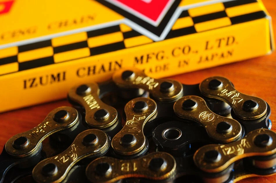 Cadena de bicicleta de pista Izumi V súper resistente dorada - estándar 1/8" o 3/32" estrecha NJS Foto 2 de 4