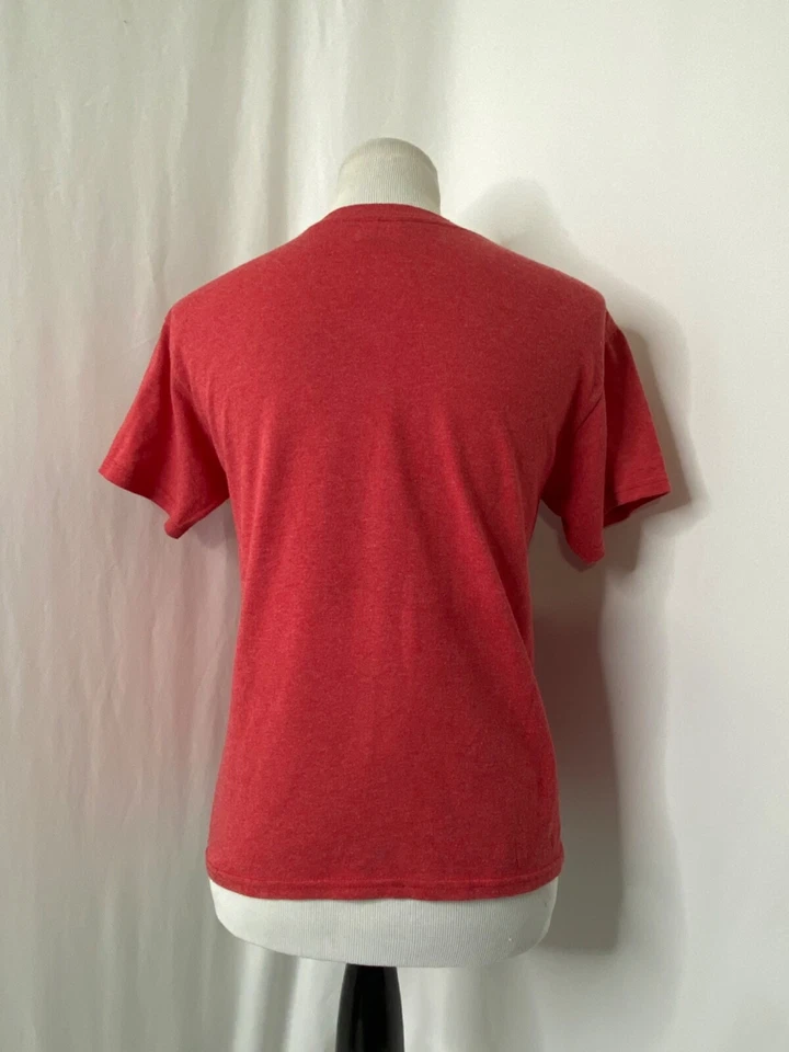 Camisa mediana para niños Delta roja Get Money gráfica manga corta cuello redondo Foto 4 de 4