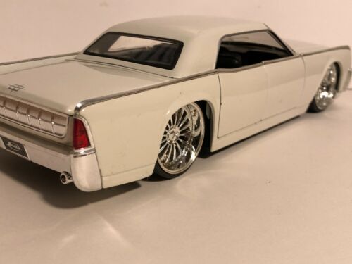 JADA BTK 1963 LINCOLN BIANCO CONTINENTALE CON ANTE POSTERIORI 1:24 NUOVO SENZA SCATOLA - Foto 5 di 10