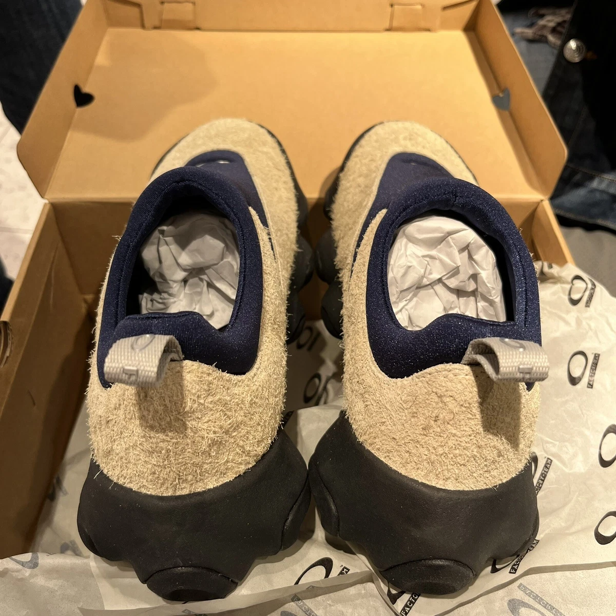 Size 10.5M- OAKLEY FACTORY TEAM X BRAIN DEAD FLESH-SAND / BLUE IN