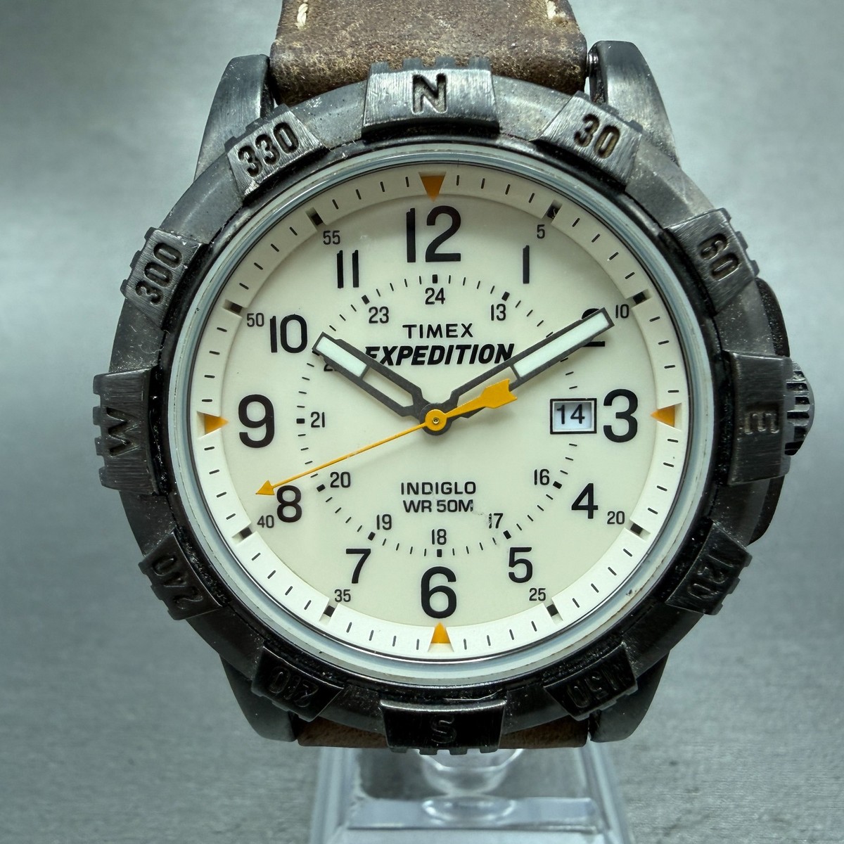 ティーディメンドワイトレ前後 Timex Expedition Watch Men 44mm Cream Dial Black Tone Date T49990