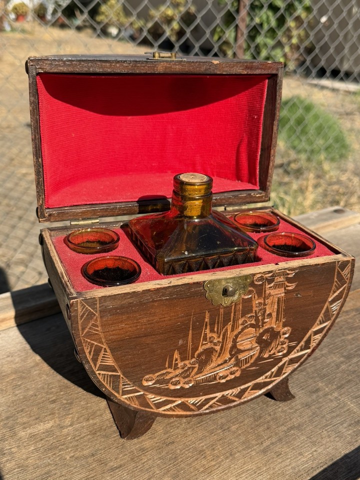 A hand-carved amber glass whiskey decanter set shaped like a barrel — tactile, rustic, and the kind of thing that looks great on a whiskey lover's shelf.
