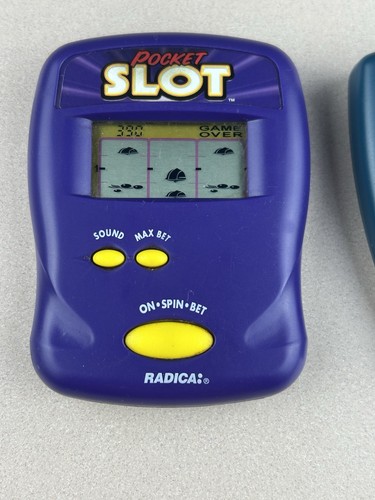 Radica Pocket Blackjack und Slots 90er 2008 Blackjack mit beleuchtetem Bildschirm - Bild 2 von 11