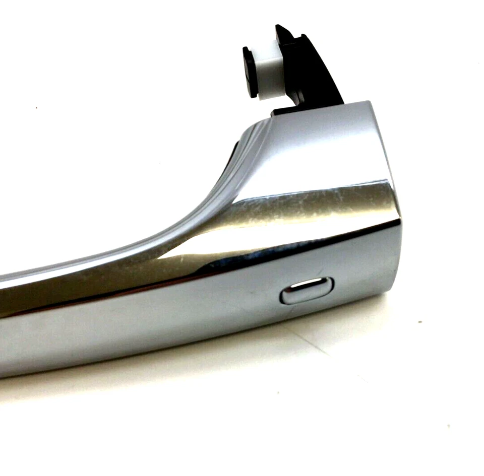 Manija de puerta cromada sin llave delantera izquierda o derecha Dodge Journey Chrysler 300 OEM Foto 2 de 4