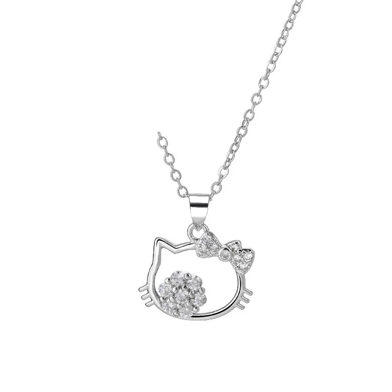 Collares y colgantes enchapados en plata con dijes de moda