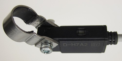 SMC D-H7A2 Solid State Auto Switch, Band Mount, Indicator Light, Mtg Bracket - Picture 2 of 4