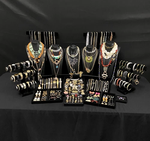 218 pc Antique Vintage Estate Costume Jewelry Some Signed. Lot 738