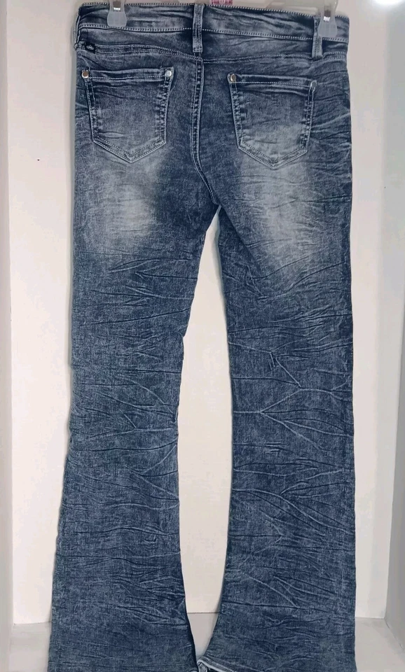 Pantalones de mezclilla para niñas casi famosas corte bota lavado ácido talla 5 Foto 2 de 4